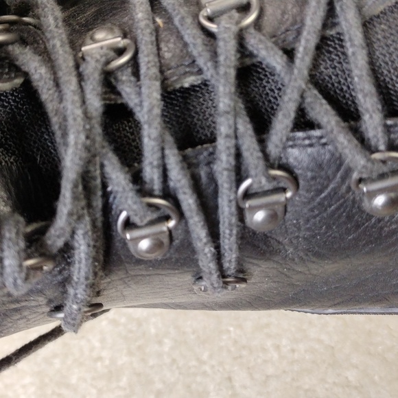 COPY - Calvin Klein black leather & gray felt ankle high top boots. Mint condit… - Picture 5 of 14